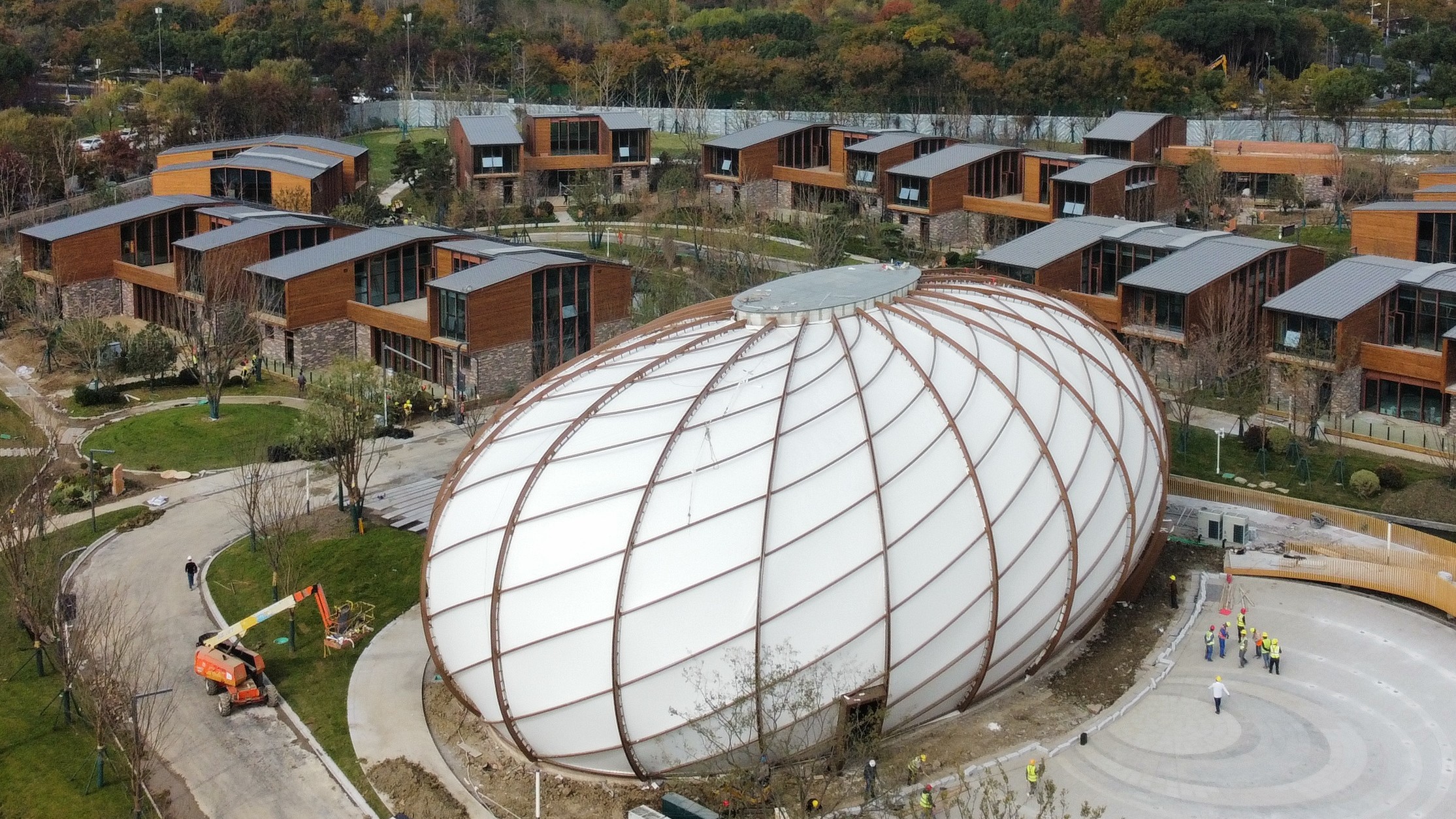 苏州膜结构安装：现代建筑美学与工程技术的完美融合   