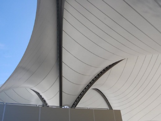 成都电动伸缩雨棚厂家:科技创新与绿色建筑的完美结合-1