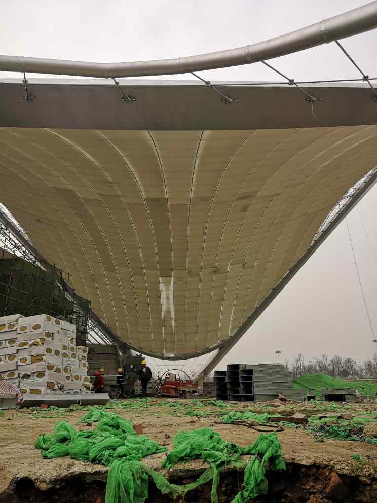 篮球场雨棚尺寸和造价分析-1