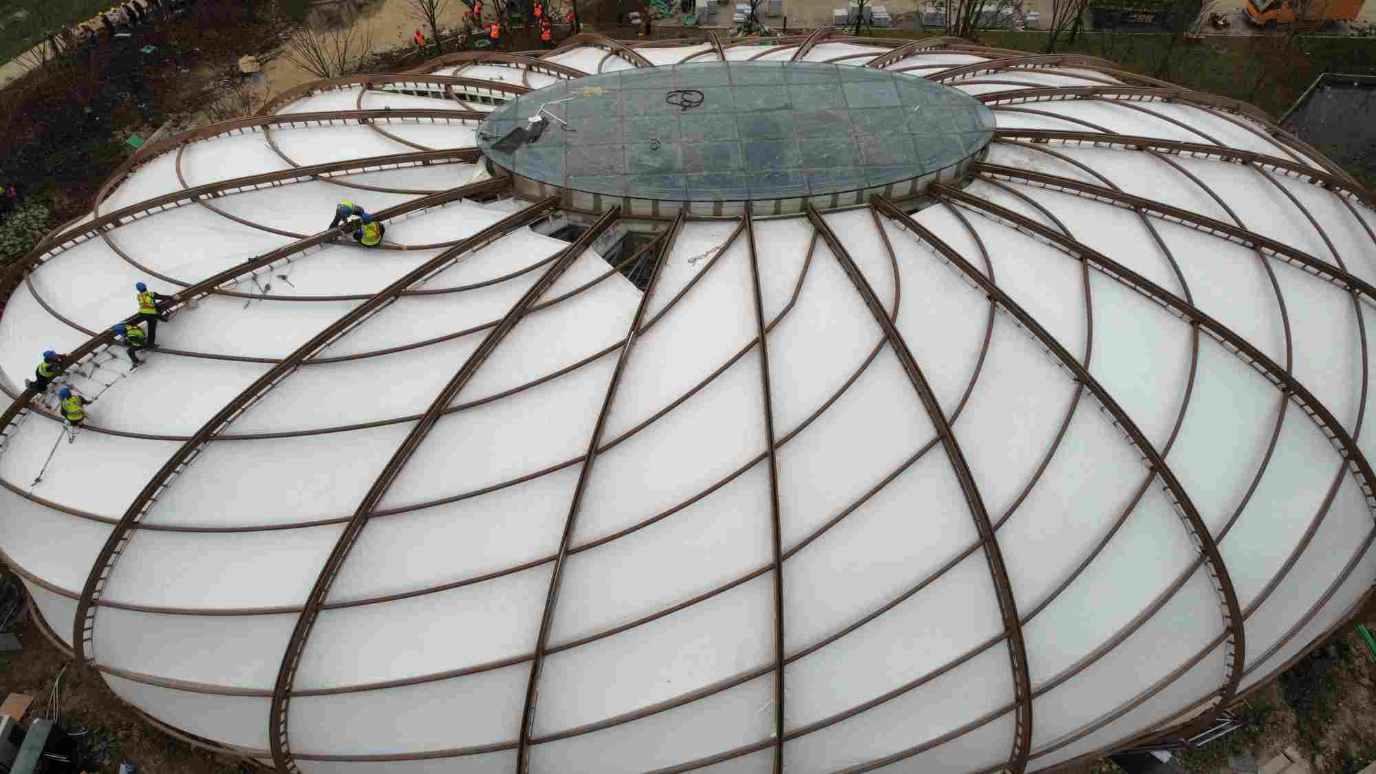 “阳光下的绿洲：商业街遮阳棚的魅力与作用-2