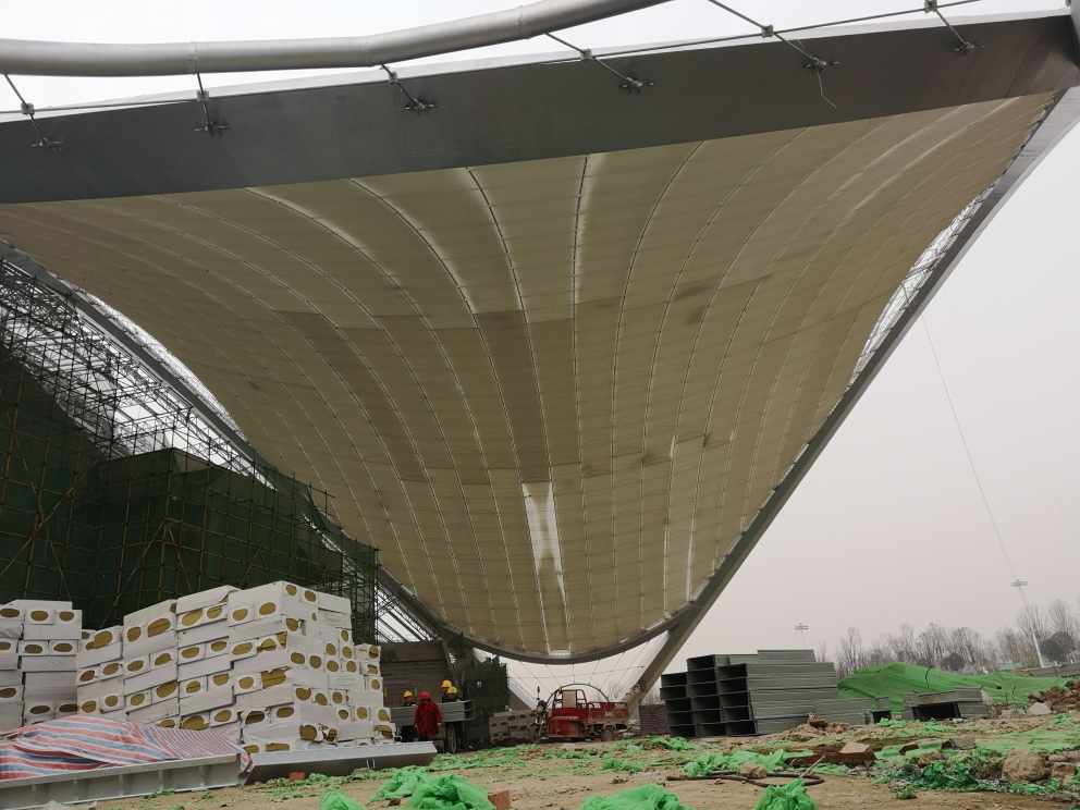 风雨篮球场：承载青春梦想的奇迹-1