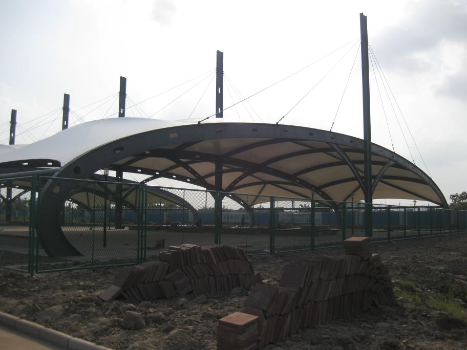 “雨棚式网球场”探索——创新设计与可持续发展-2