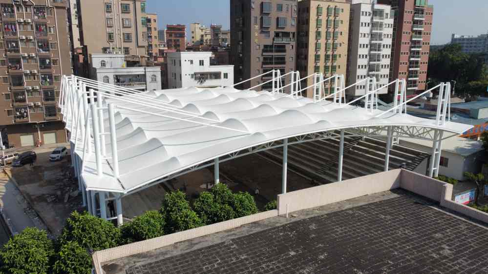 篮球场自动遮雨棚：科技的力量为你的运动提供安全保障-1