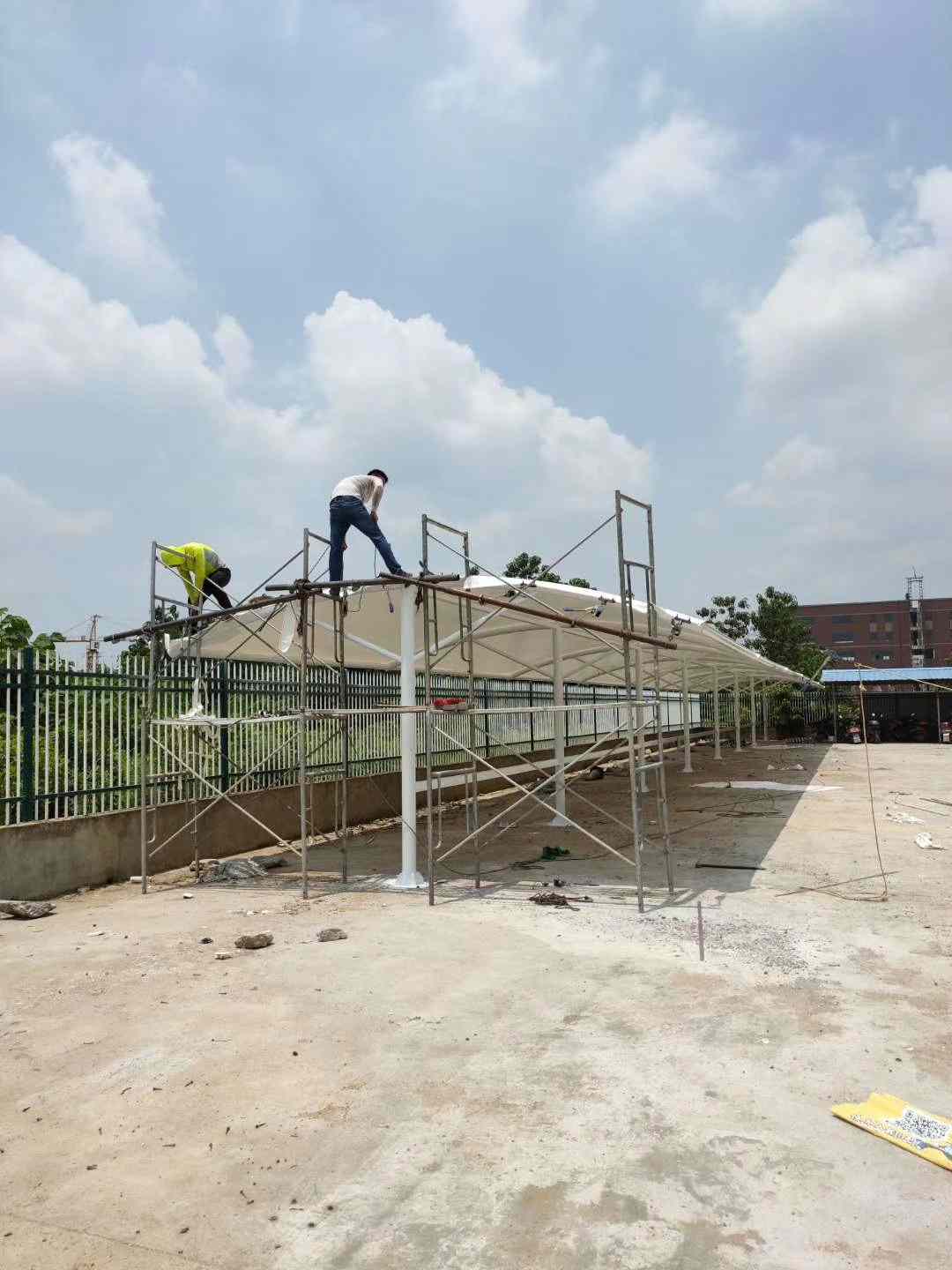 “雨棚式网球场”探索——创新设计与可持续发展-1