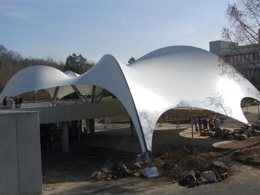 汽车车棚膜结构——保护您的爱车-1