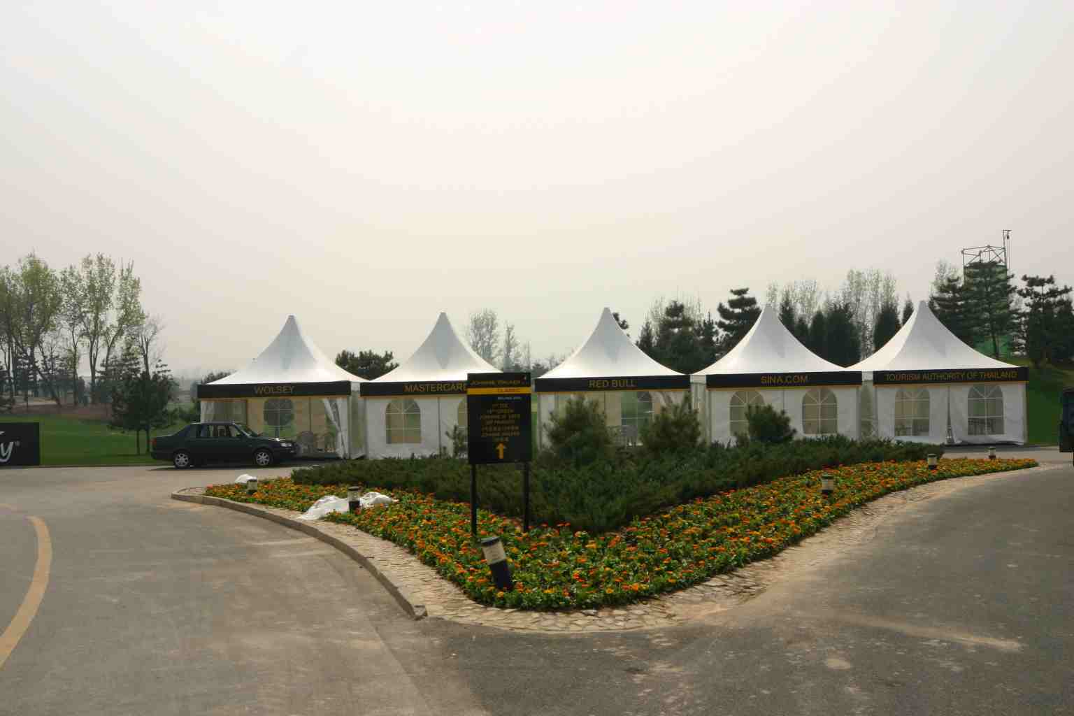 张拉膜遮阳棚：高效节能的绿色建筑新选择-1